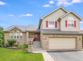 640 Coneflower Dr, Romeoville, IL 60446