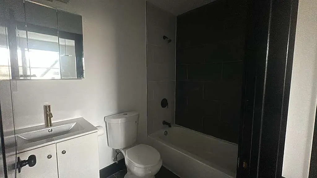 2 bed, $2,000 — Photo 2
