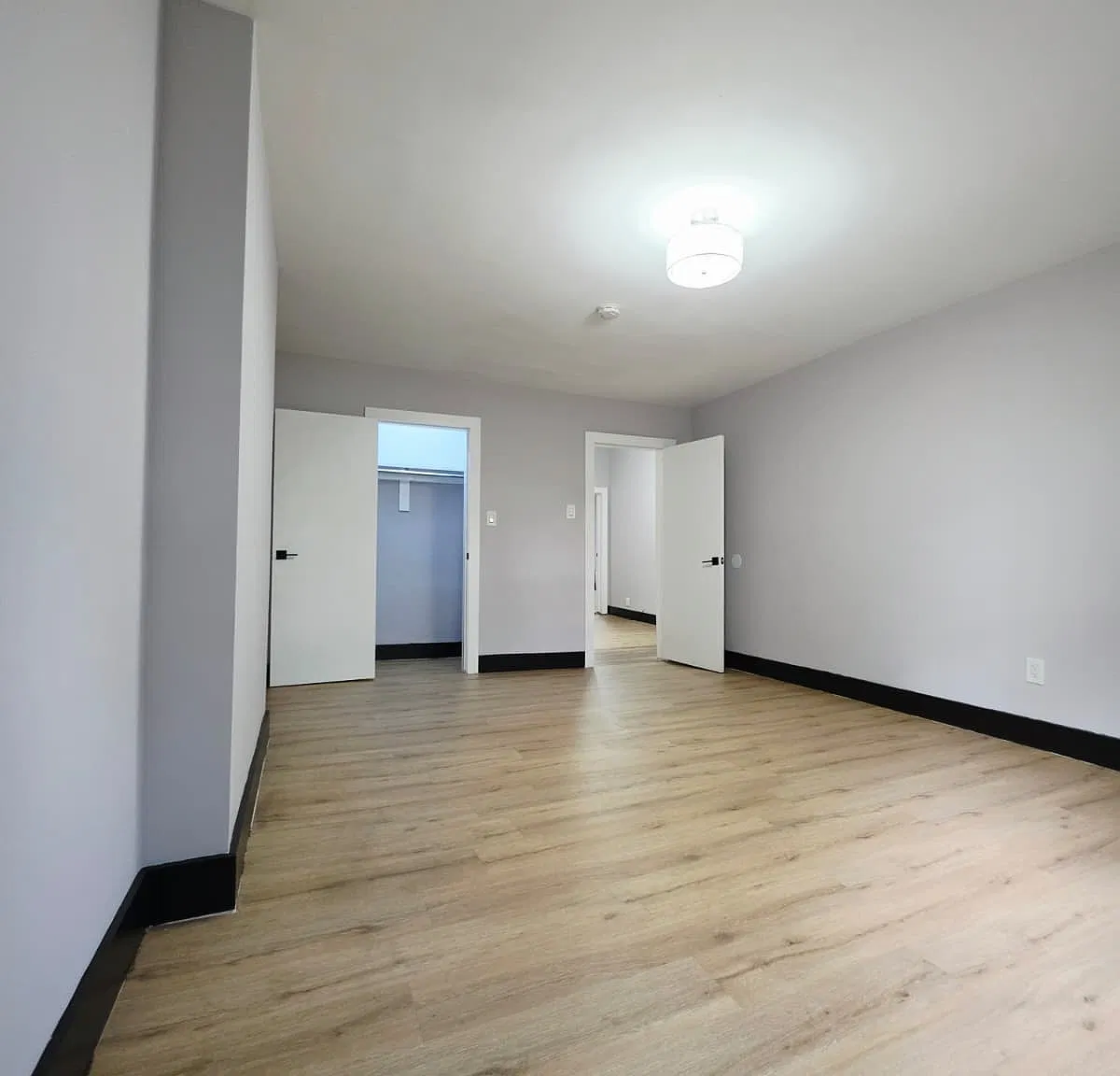 3 bed, 1000 sqft, $3,000 — Photo 2