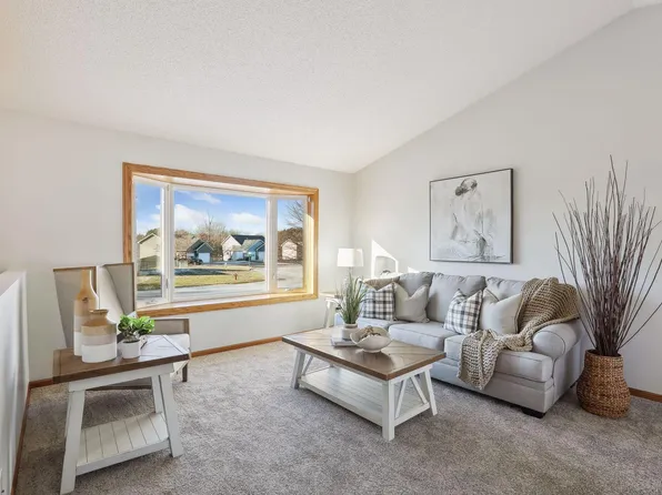 1302 Deer Haven Ct, Isanti, MN 55040