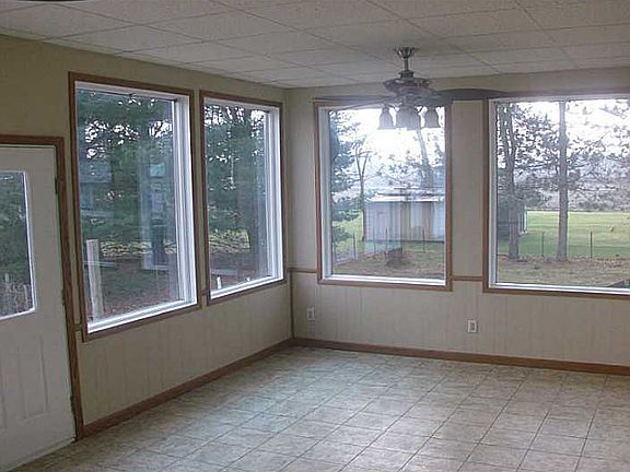 5th image of 130 Beaver St