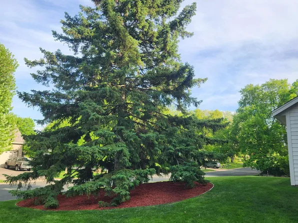3694 Windtree Dr, Eagan, MN 55123