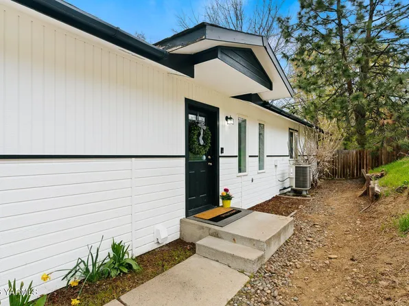 10 Cedar Hill Dr, Yakima, WA 98908