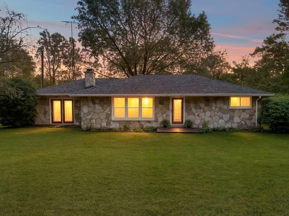 2931 W Hallett Rd, Hillsdale, MI 49242