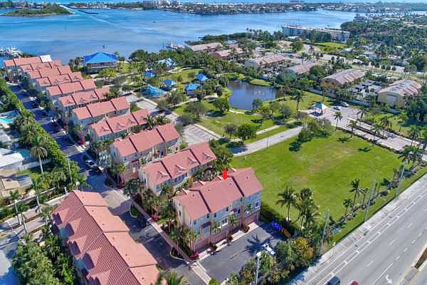 Home For Sale In The Harbors