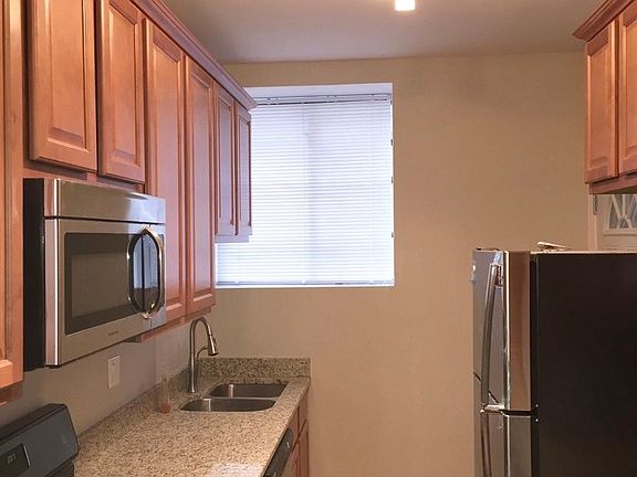 3rd image of 1263 W North Shore Ave #1