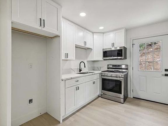 3rd image of 9400 Galston Dr Unit B