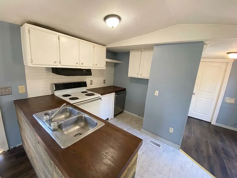 309 Inwood St — Photo 2