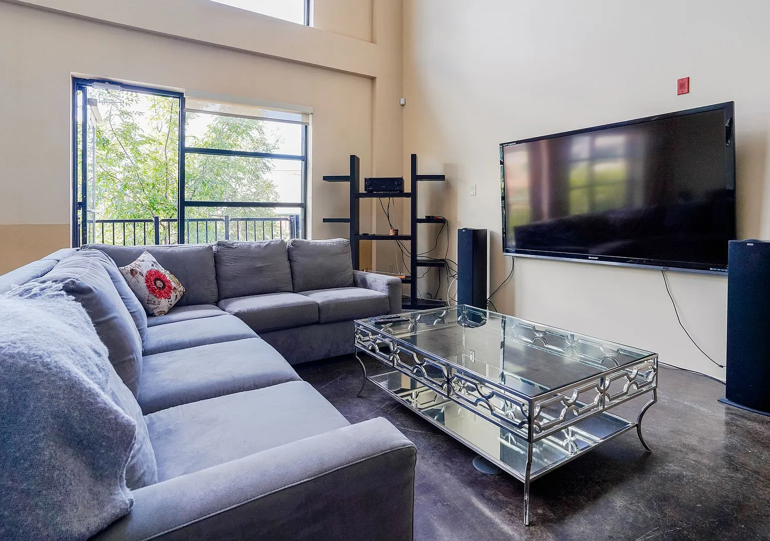 Fully Furnished Mid-Term 2-Level Condo | 1,549 Sq Ft | Private Parking | Shared Living — Photo 2