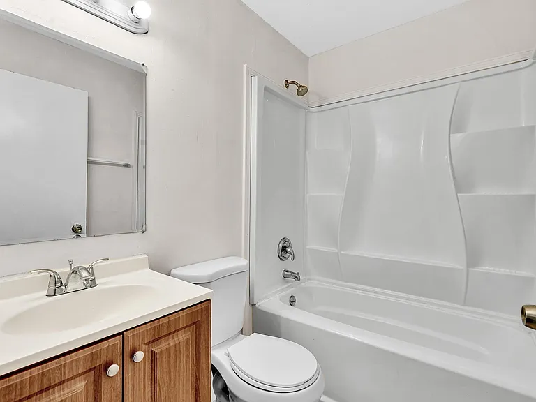 1020 Lake Victoria Dr #B — Photo 36