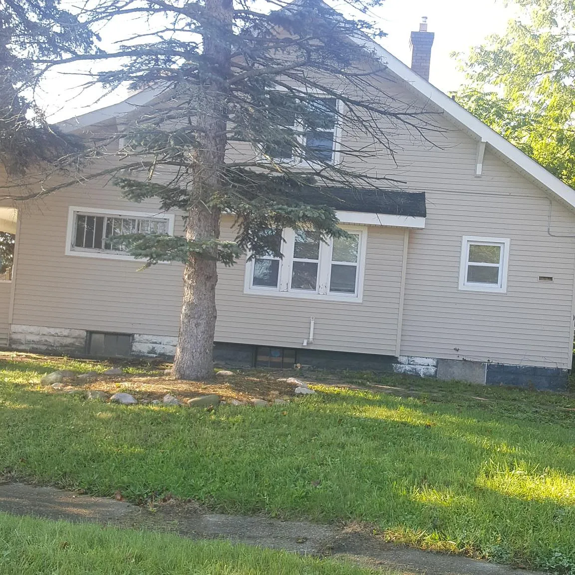 5 bed, 2.5 bath, 1422 sqft, $400 — Photo 3