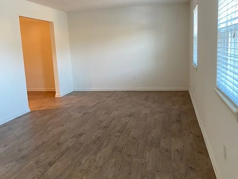 Eastwind Apartments — Photo 10