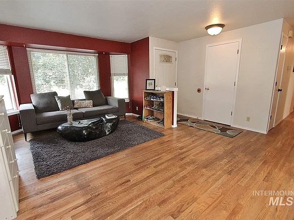 2nd image of 5762 Glencrest Ave