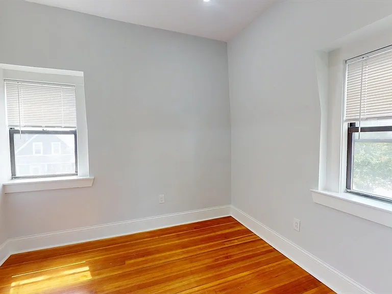 14 King St #3 — Photo 13