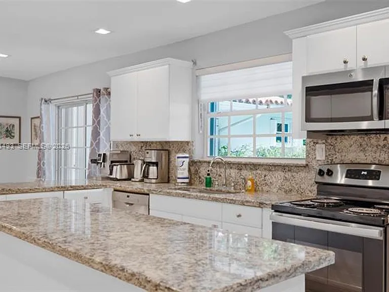 7711 Coquina Dr — Photo 5