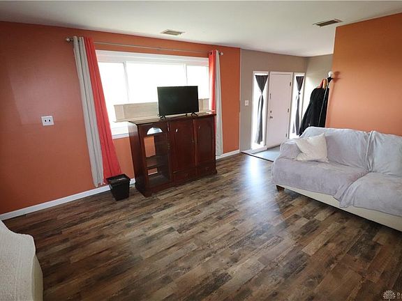 5th image of 208 E Trotwood Blvd