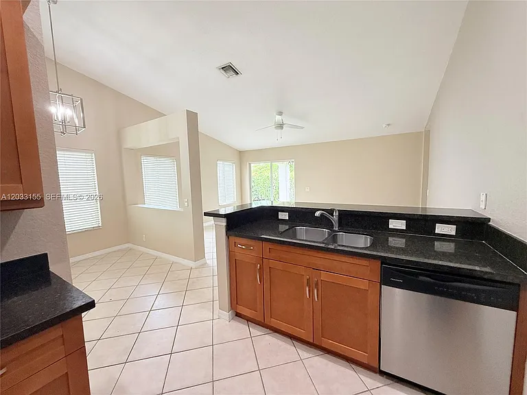 1530 Canary Island Dr — Photo 5