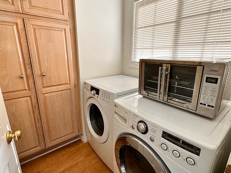 2219 Gates Ave #B — Photo 10