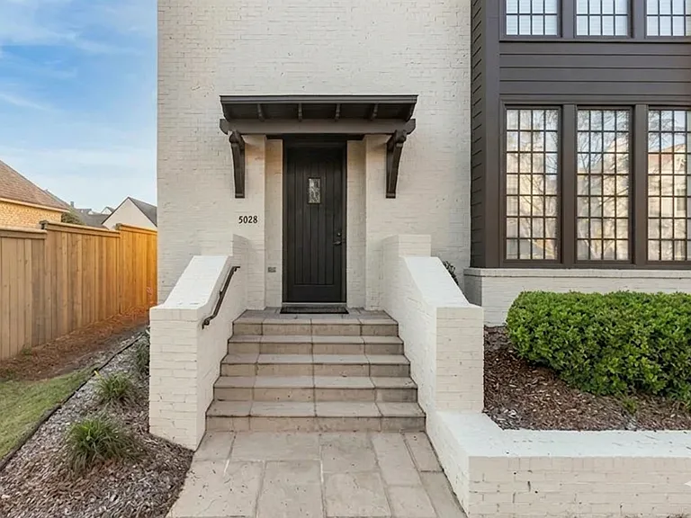 5028 Endell St — Photo 2