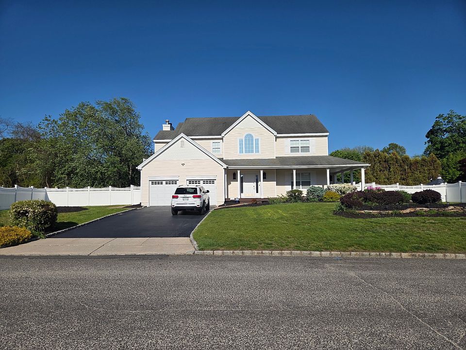 1st image of 11 Mark Twain Ln
