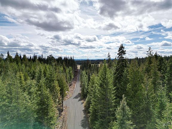 3rd image of 9 Spring Ln