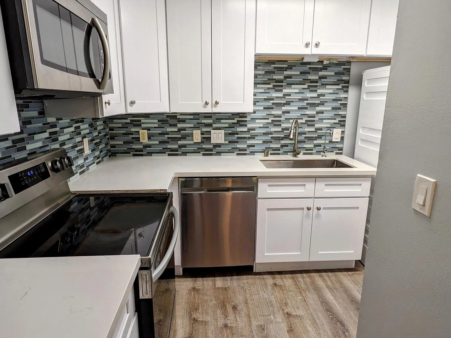 3 bed, 1145 sqft, $3,900 — Photo 2