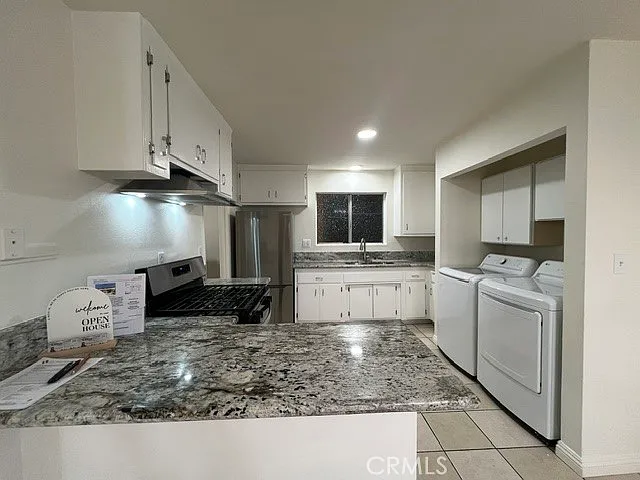 684 E Lee Pl — Photo 39