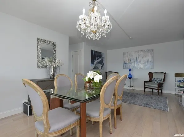 61-20 Grand Cent Parkway image 10 of 32