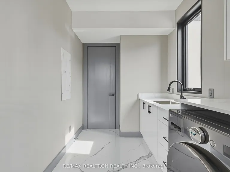 1002 Spadina Rd — Photo 29