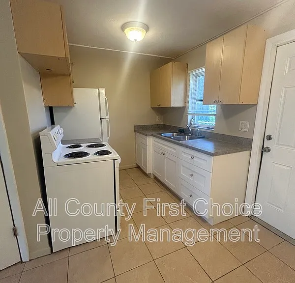1530 Carmel Ave #2 — Photo 3