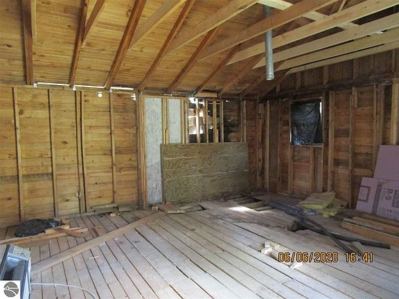 4th image of 705 N Coral St