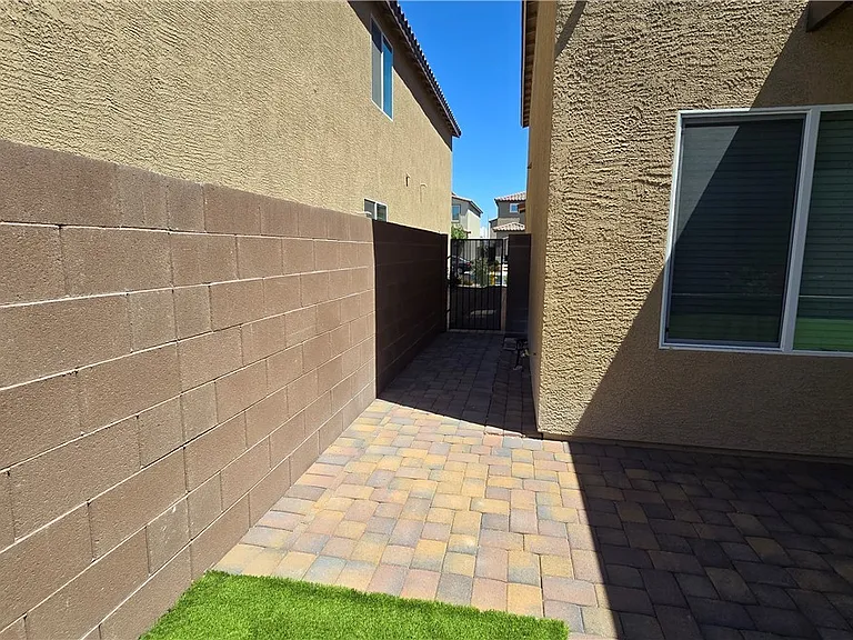 7647 Duran Harbor Ln — Photo 29