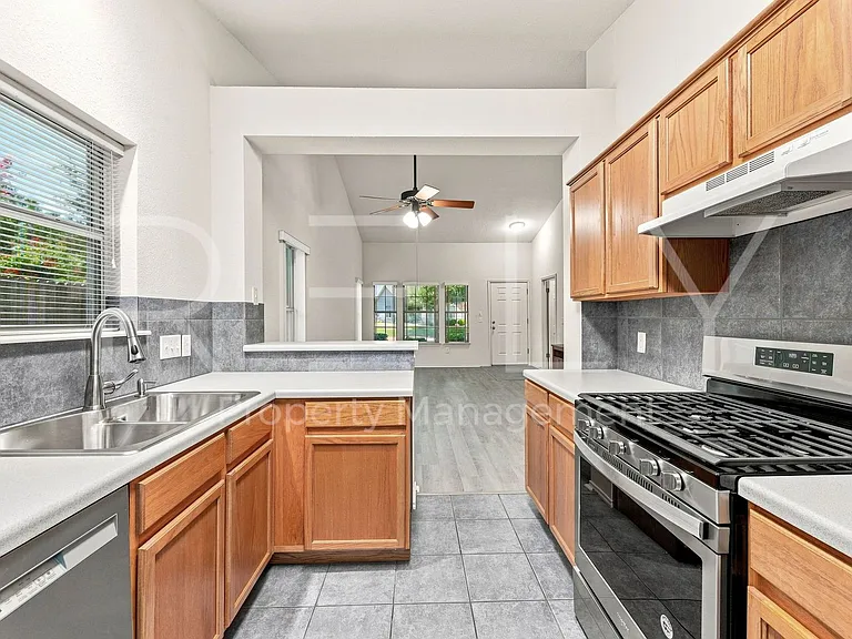 103 Prairie Springs Loop — Photo 13