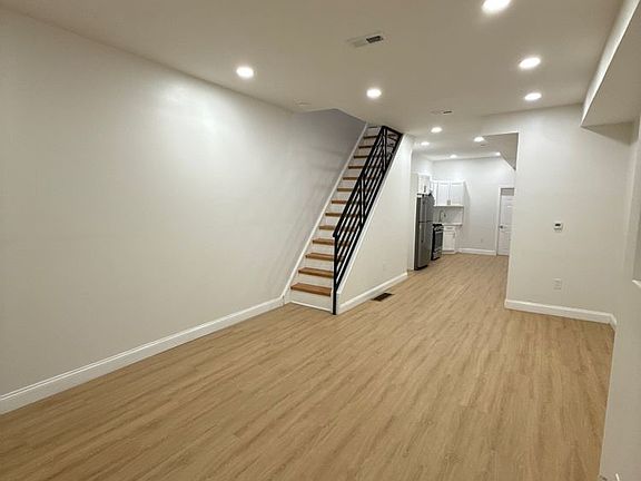 4th image of 5241 Pulaski Ave