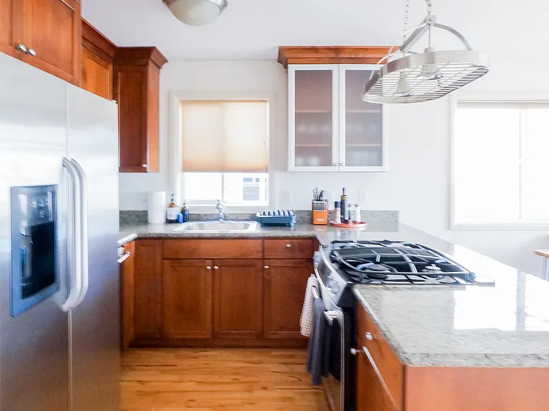 1018 Taylor Ave N #C — Photo 13