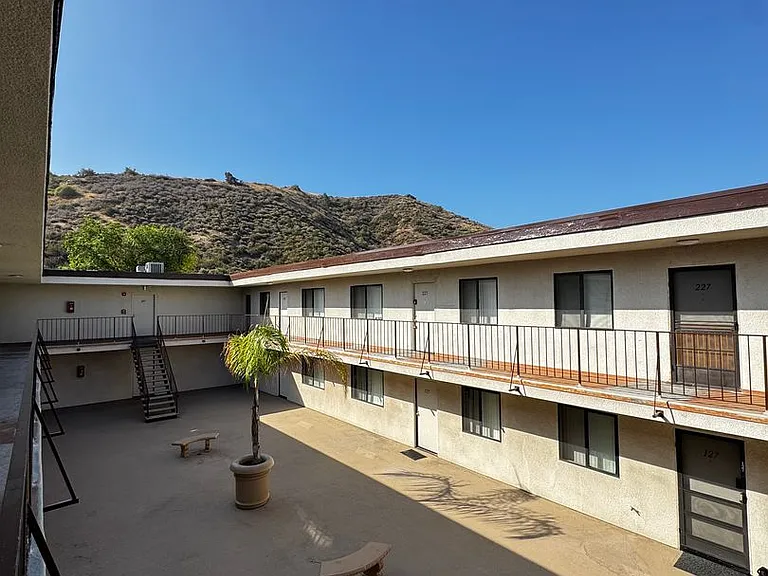 17740 Scherzinger Ln — Photo 46