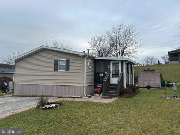 60 Broadwing Dr, Hanover, PA 17331