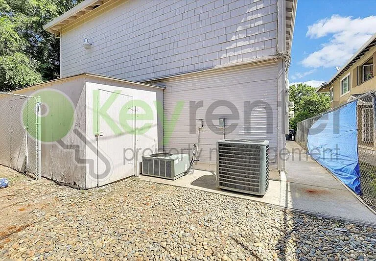 3220 2nd Ave — Photo 30