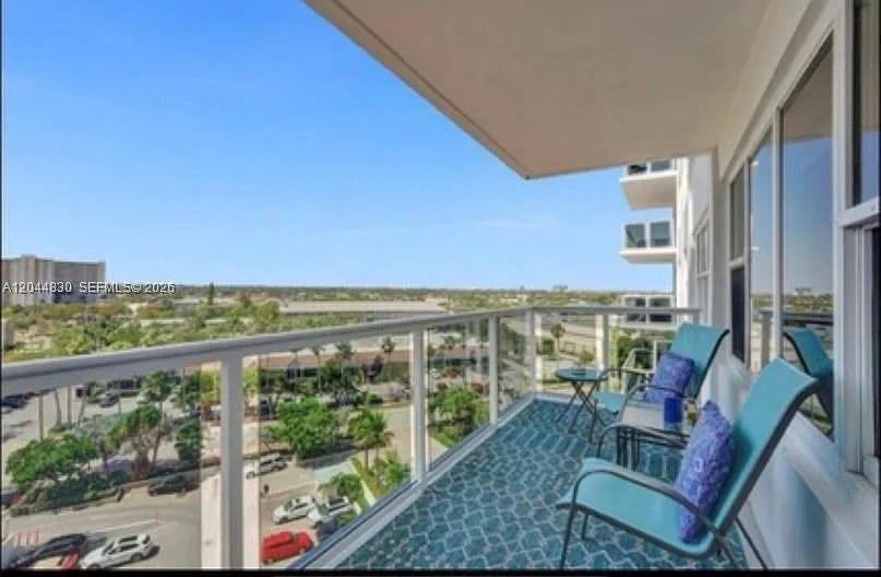 Royal Ambassador Condo — Photo 2