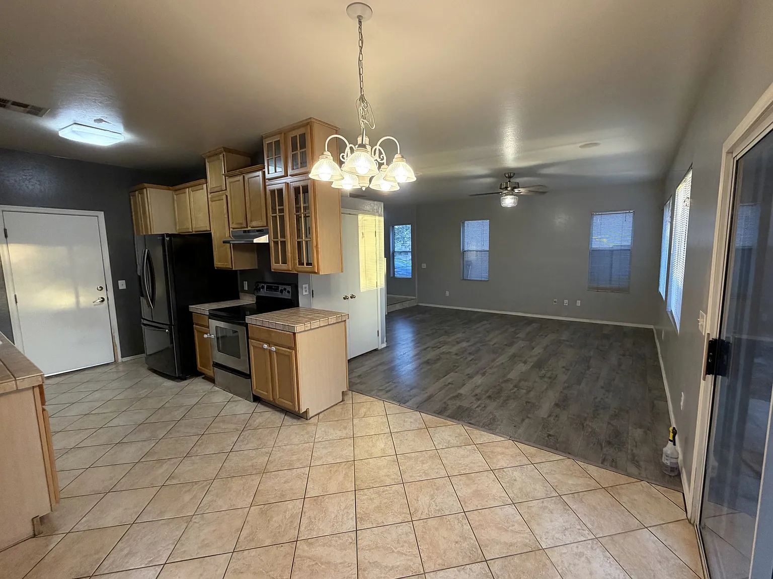 3 bed, 2.5 bath, 1616 sqft, $2,025 — Photo 3