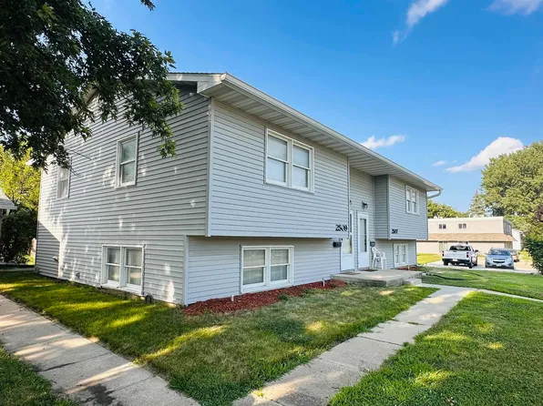 2507 W 4th St #2507 & 2509, Cedar Falls, IA 50613