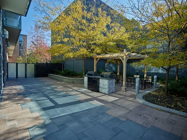 132 Berkeley St — Photo 8