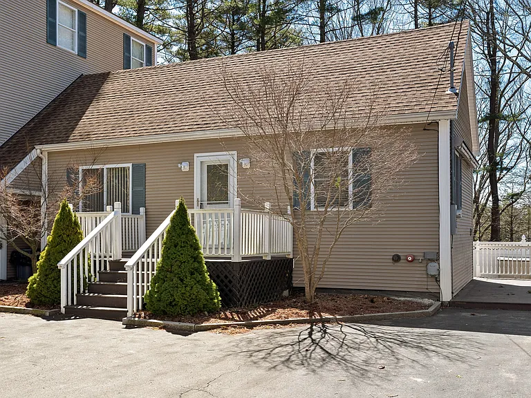 17 Hillside Ave — Photo 56