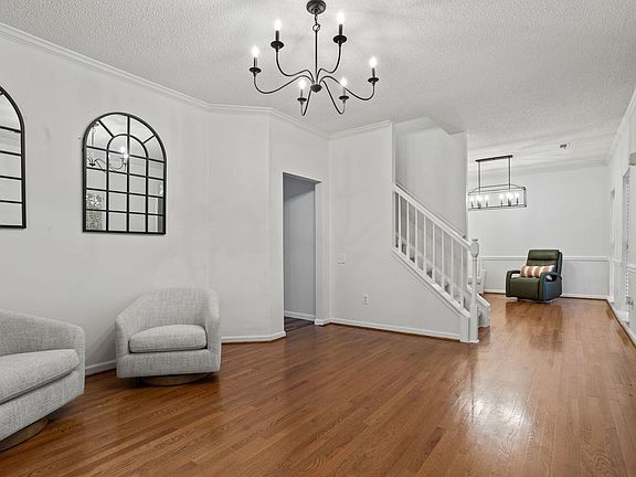 5th image of 1 Glencove Ct