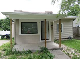 922 SW Cambridge Ave, Topeka, KS 66606