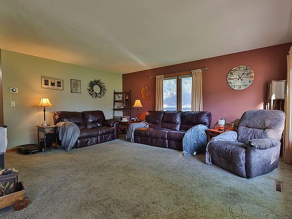 4th image of 100 Vermeer Rd