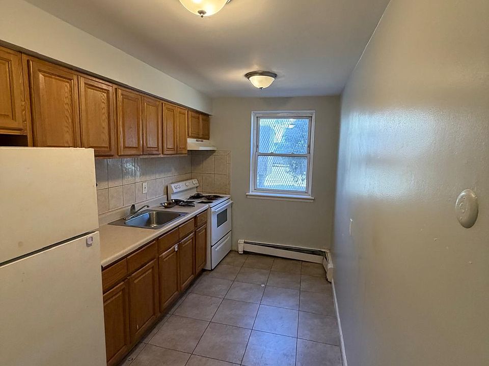 2nd image of 41 Smith St APT A