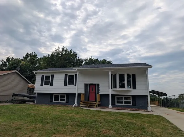 9128 Woodmayr Dr, Norwalk, IA 50211