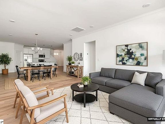 4th image of 418 Palazzo Pl
