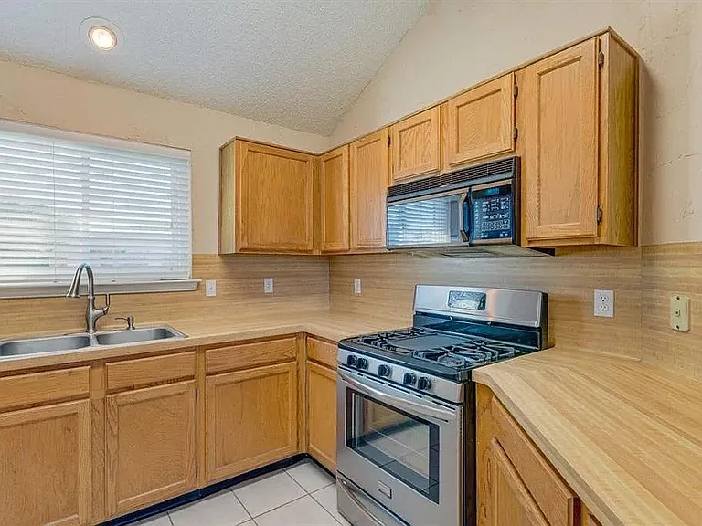 2321 Shadyoaks Ln — Photo 8